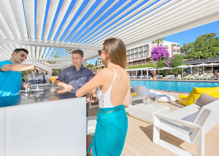 Готель Melia 4 Sup